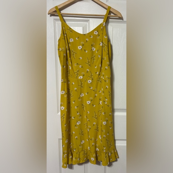 Old Navy Dresses & Skirts - Old Navy Yellow Floral Cami Dress Smocked Back Sundress NWT Women’s Size Tall L